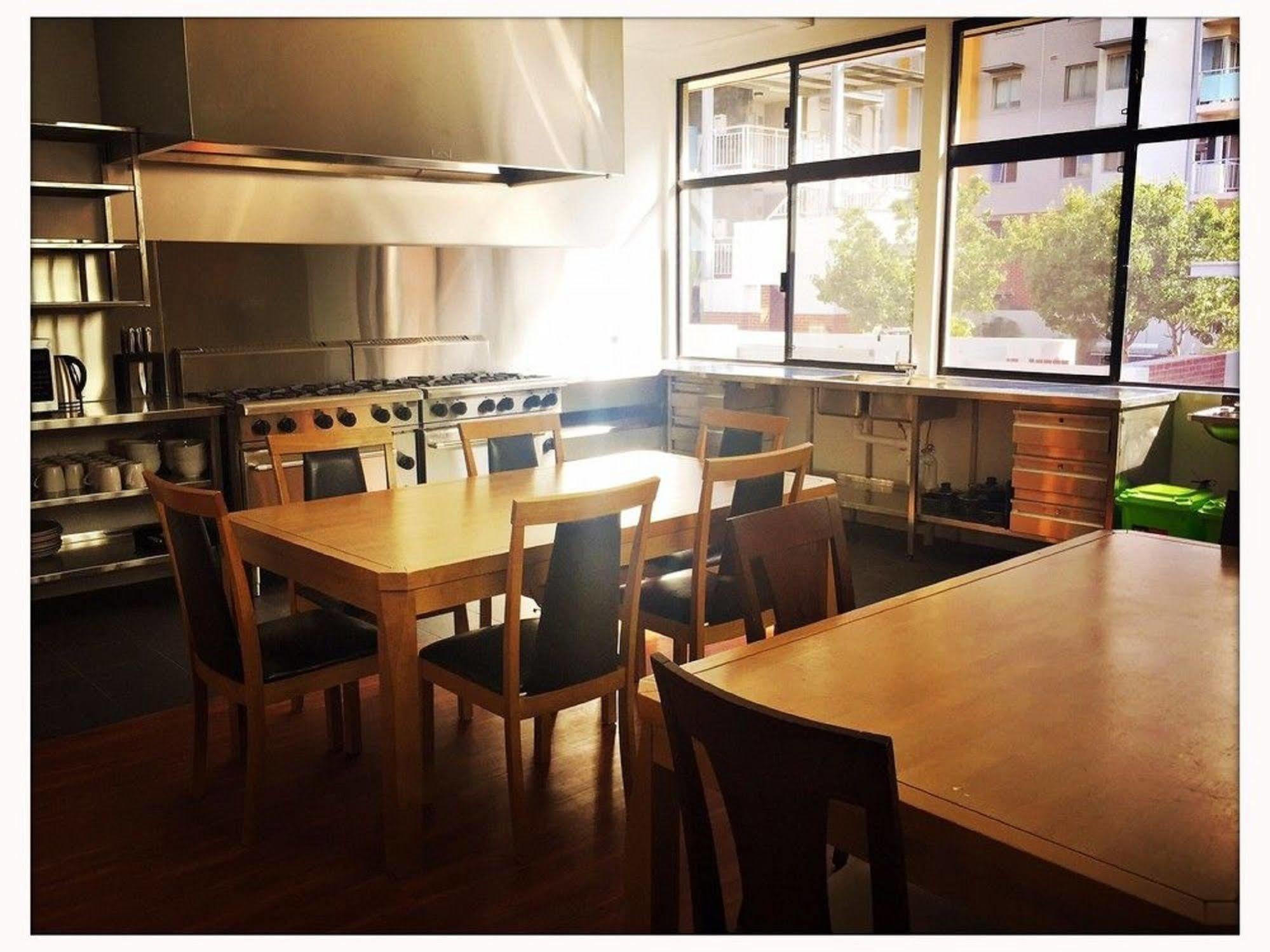 Downtown Backpackers Hostel Perth - Note - Valid Passport Required For Check In Exterior photo